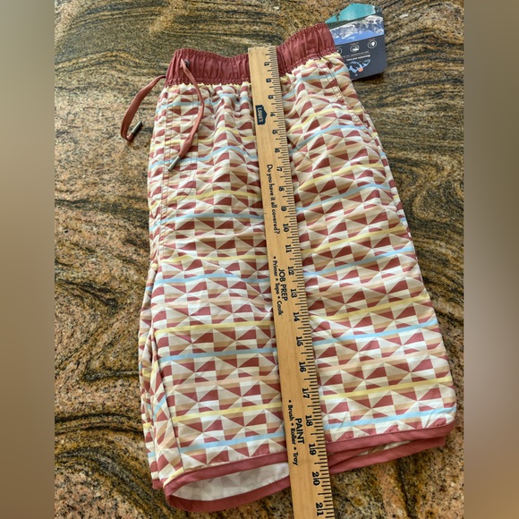 Mens XL Swim Trunks Mountain & Isles Multicolor Geometric Lined Drawstring NWT - Picture 6 of 7